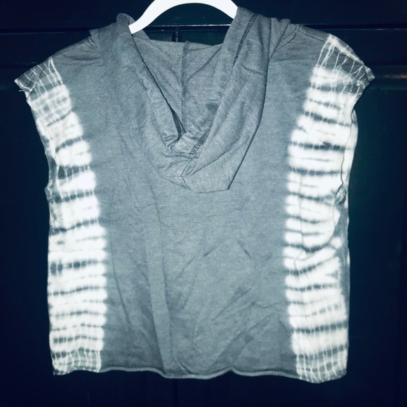 Gray & white stripes short sleeve light sweatshirt - Picture 2 of 3
